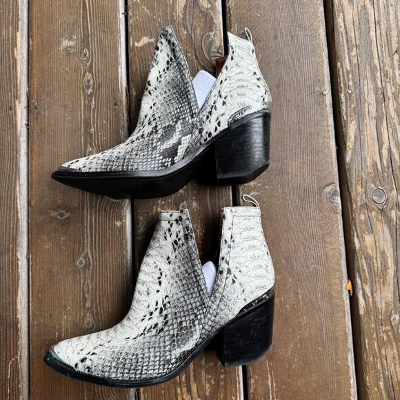 EUC Jeffrey Campbell Cromwell Cutout Booties Black and White Snake Women's 9.5 - Picture 7 of 15